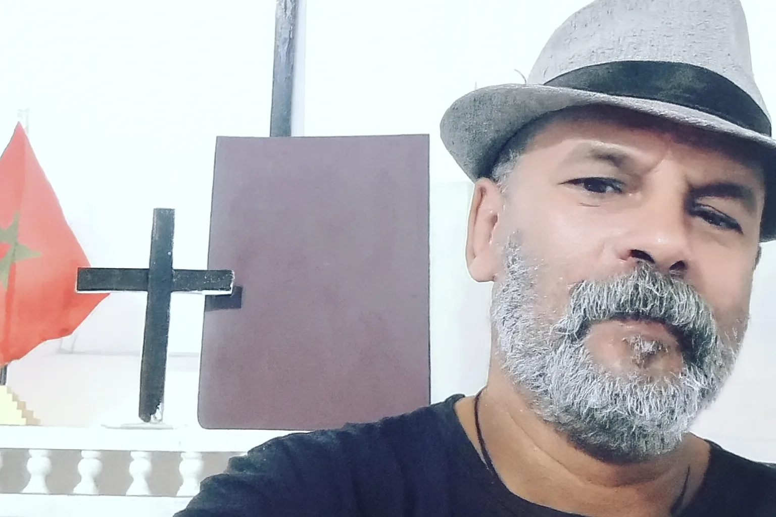 القس آدم الرباطي ينفي اضطهاد المسيحيين بالمغرب