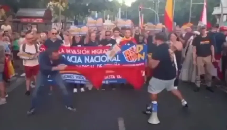 تمزيق العلم المغربي يلهب التوتر في مدريد