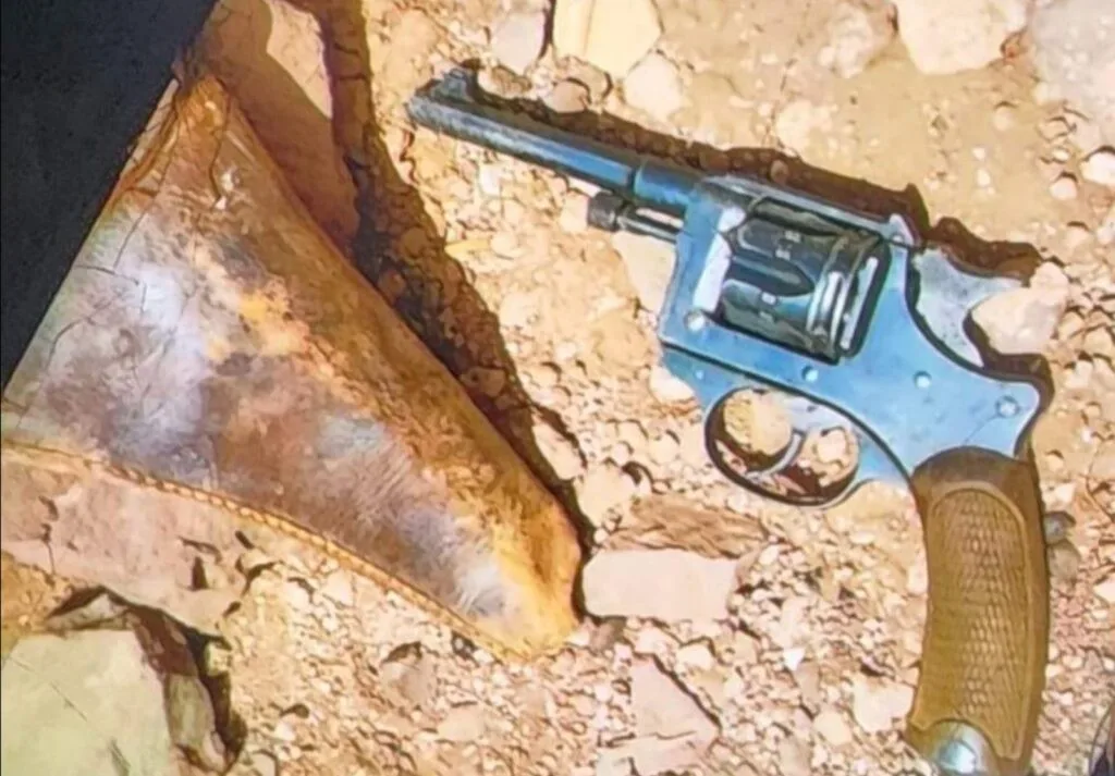 طنجة.. العثور على مسدس وخراطيش مدفونة تحت أرضية حمام ببني مكادة